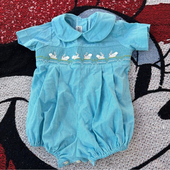 AMANDA REMEMBERED BLUE GINGHAM SMOCKED BUNNY ROMPER SIZE 12 MONTHS EASTER - Picture 4 of 5